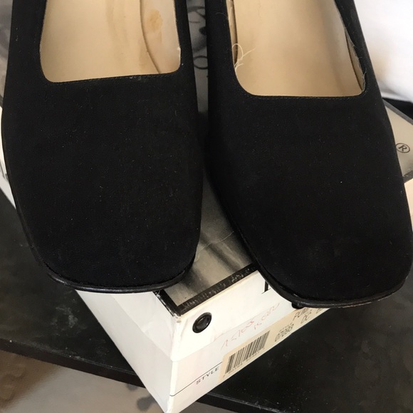 Classic Black Square Toe Kenneth Cole Pumps, sz 9 - Picture 8 of 8